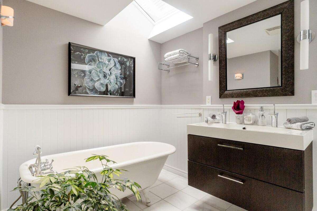 Downtown Luxury Victorian Retreat Hotel Toronto Exterior photo